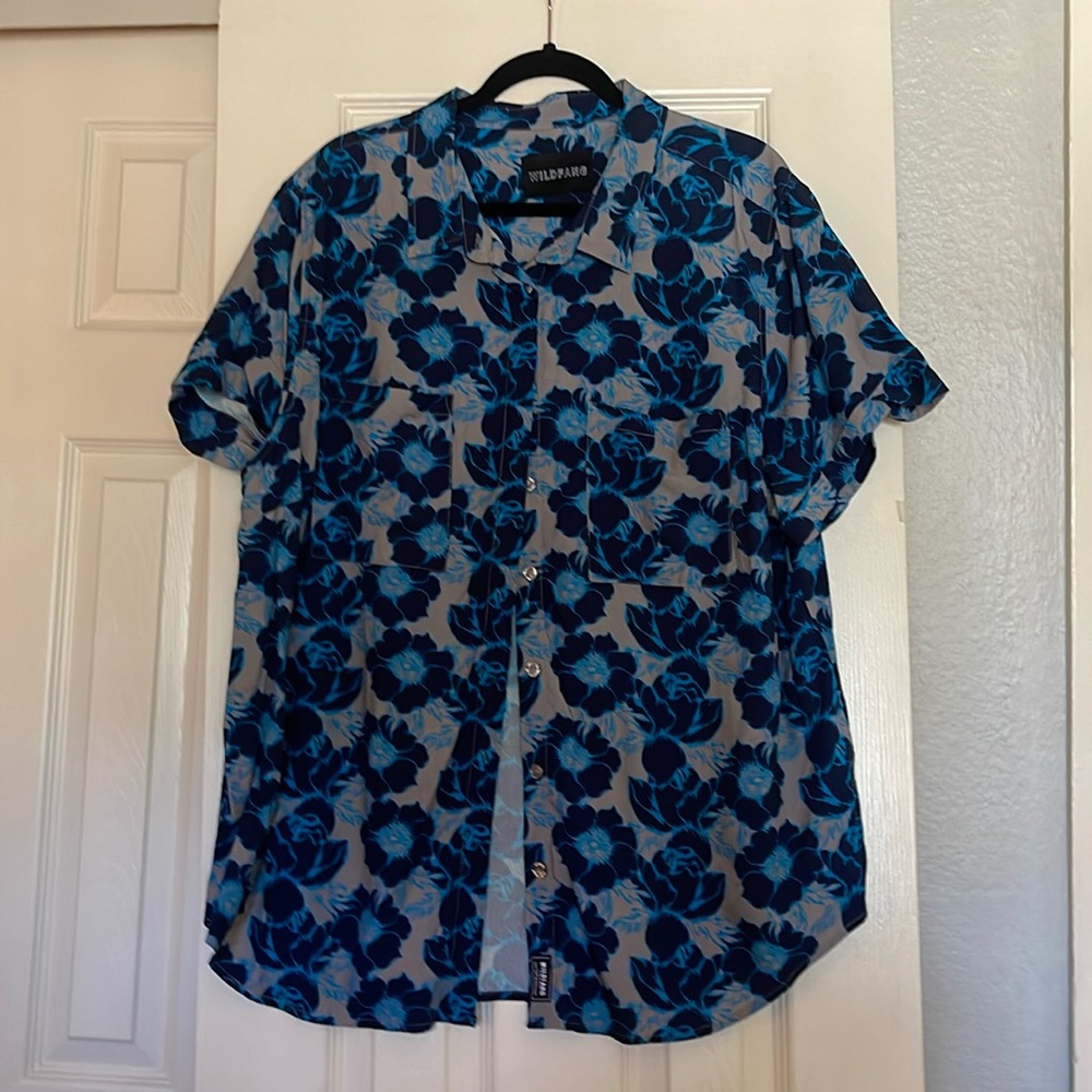 Unisex button up.